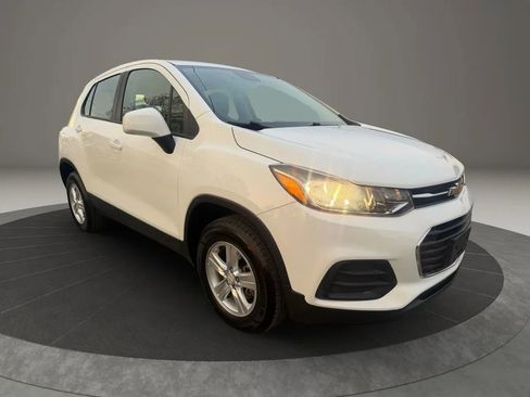 Used 2018 Chevrolet Trax LS image 3