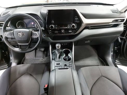 Used 2023 Toyota Highlander LE image 9