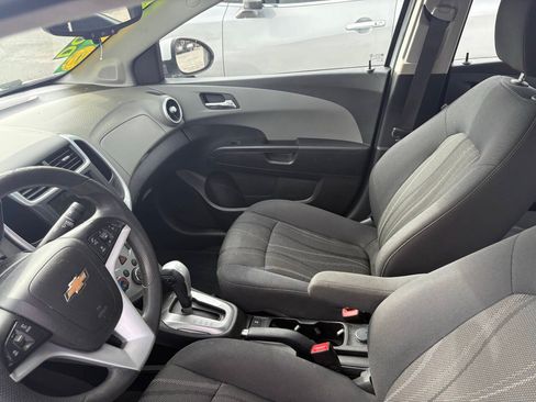 Used 2019 Chevrolet Sonic LT FWD image 9