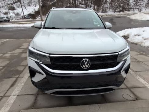 Certified 2022 Volkswagen Taos SE w/ Panoramic Sunroof Package image 7