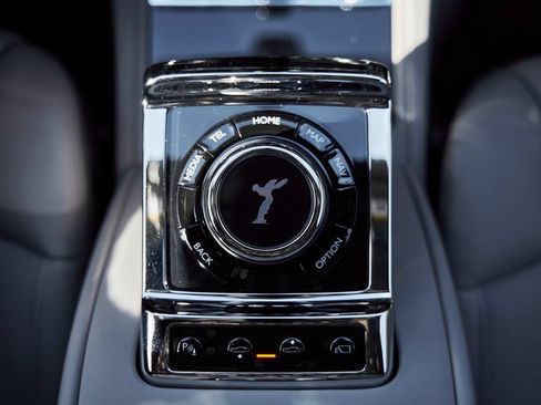 Used 2025 Rolls-Royce Phantom Sedan RWD image 76