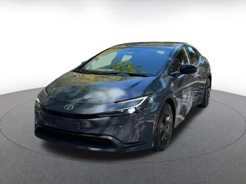 Used 2025 Toyota Prius LE image 7