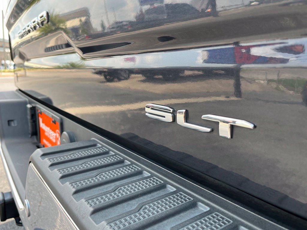 Used 2023 GMC Sierra 1500 SLT w/ SLT Premium Plus Package AWD/4WD image 15