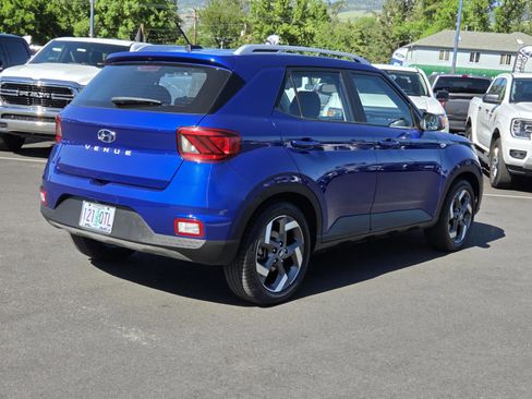 Used 2023 Hyundai Venue SEL FWD image 5