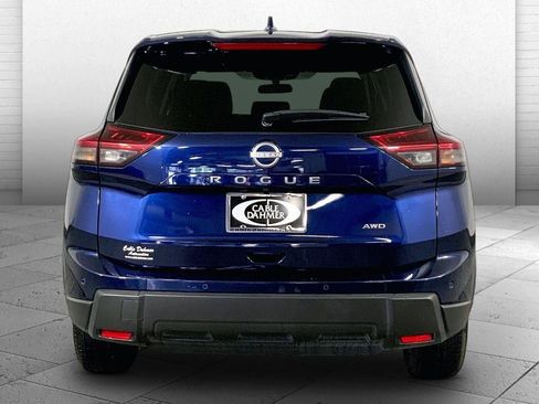 Used 2025 Nissan Rogue SV AWD/4WD image 3