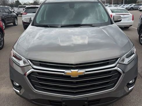 Used 2019 Chevrolet Traverse LT w/ LT Premium Package image 2