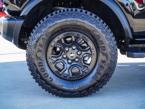 Used 2023 Ford Bronco Wildtrak image 5