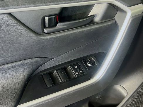 Used 2019 Toyota RAV4 LE FWD image 12