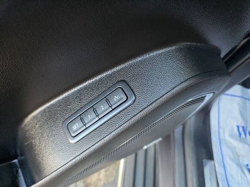 Used 2018 GMC Yukon SLT AWD/4WD image 25