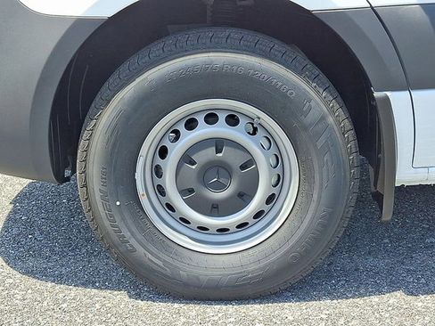 Used 2025 Mercedes-Benz Sprinter 2500 image 9