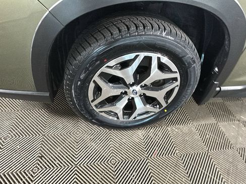 Used 2023 Subaru Forester Premium AWD/4WD image 11