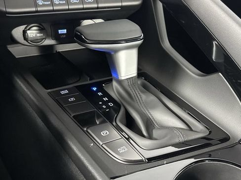 Used 2025 Hyundai Elantra SEL FWD image 36