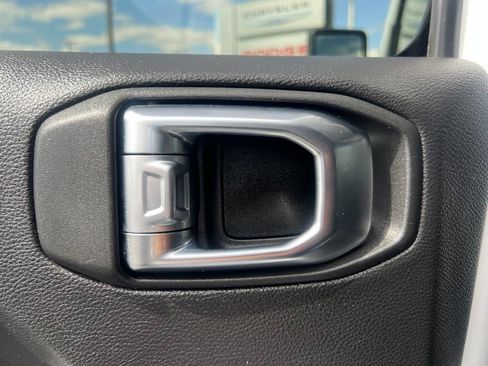 Used 2023 Jeep Wrangler Unlimited Sahara AWD/4WD image 38