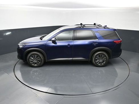 Used 2023 Nissan Pathfinder SV AWD/4WD image 17