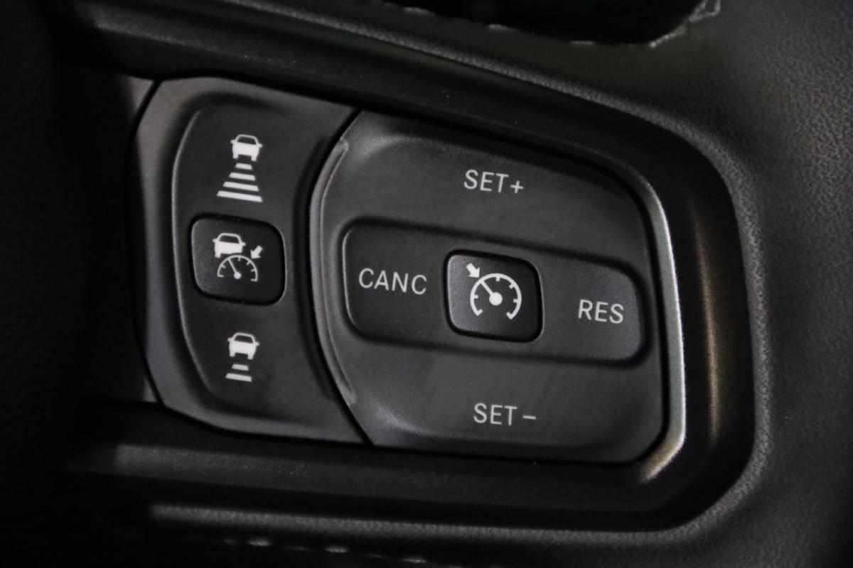 Used 2026 Jeep Gladiator Mojave AWD/4WD image 16