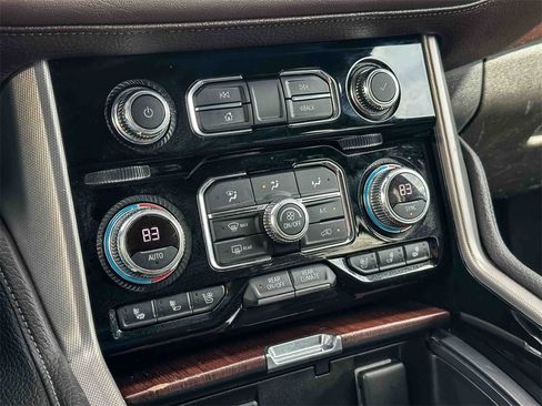 Used 2021 GMC Yukon XL Denali w/ Denali Premium Package image 33