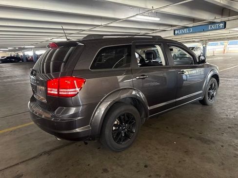 Used 2020 Dodge Journey SE w/ SE Popular Equipment Group FWD image 3