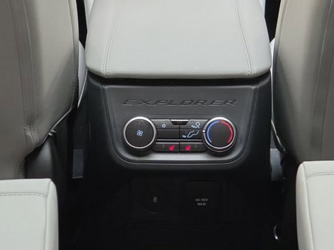Used 2025 Ford Explorer Platinum w/ Ultimate Package image 19