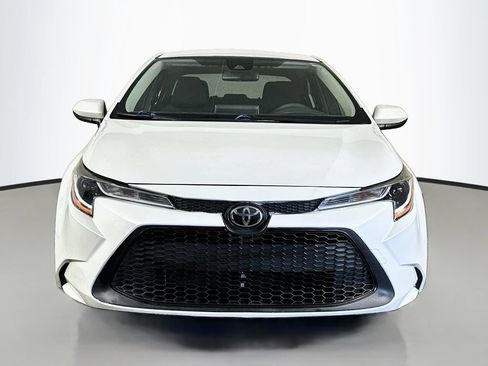 Used 2020 Toyota Corolla LE FWD image 2
