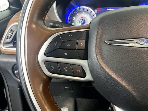 Used 2017 Chrysler Pacifica Limited w/ UConnect Theater Package FWD image 18