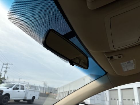 Used 2015 Toyota Avalon XLE image 30