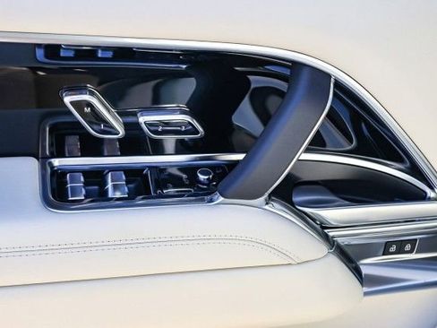 New 2025 Land Rover Range Rover SE image 21
