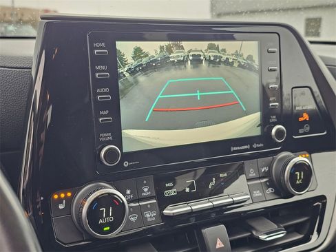 Used 2021 Toyota Highlander XLE image 26