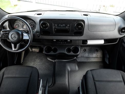 Used 2023 Mercedes-Benz Sprinter 2500 image 10