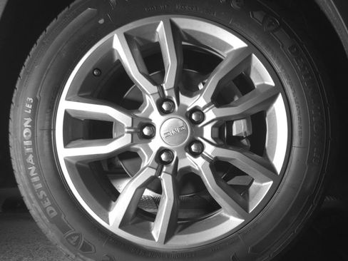 Used 2024 GMC Terrain SLT AWD/4WD image 11