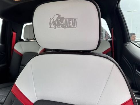 Used 2026 GMC Canyon AT4X w/ AT4X AEV Edition AWD/4WD image 15