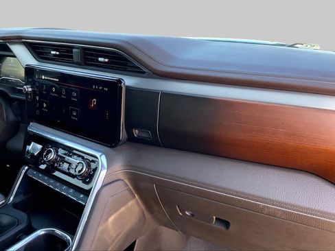 Used 2024 GMC Sierra 1500 Denali AWD/4WD image 18