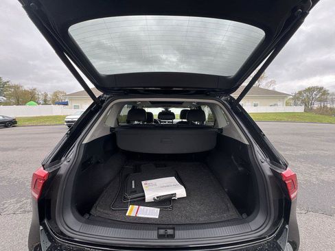 Used 2022 Volkswagen Tiguan SE w/ Panoramic Sunroof Package AWD/4WD image 23
