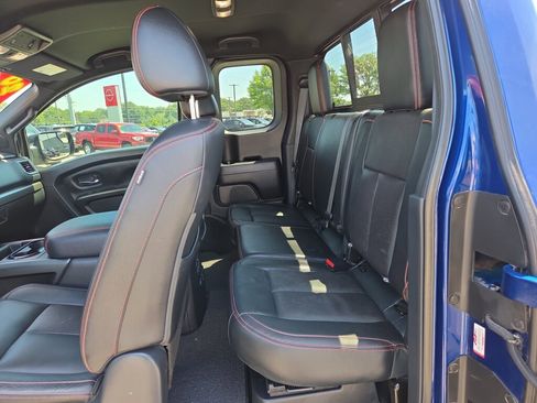 Used 2020 Nissan Titan PRO-4X w/ Pro-4x Convenience Package AWD/4WD image 11