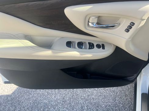 Used 2024 Nissan Murano Platinum w/ Cargo Package image 11