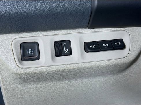 Used 2021 GMC Acadia Denali w/ Denali Technology Package image 7