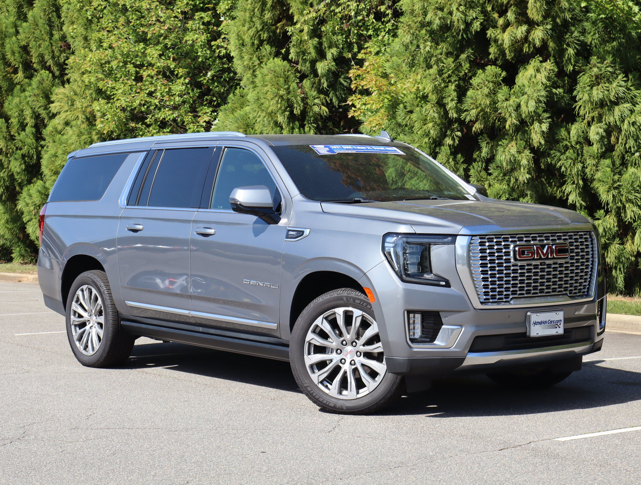 Used 2021 GMC Yukon XL Denali w/ Denali Premium Package AWD/4WD image 2