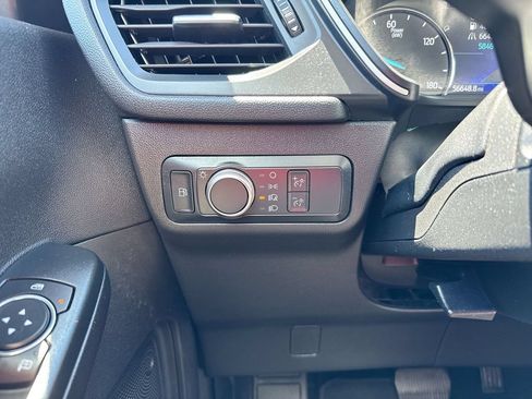 Used 2022 Ford Escape SE FWD image 18