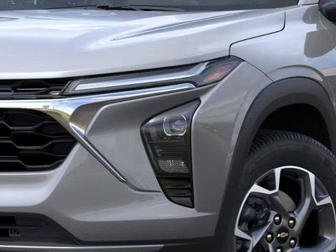 New 2026 Chevrolet Trax LT w/ LT Convenience Package FWD image 10
