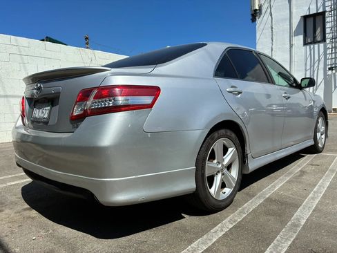 Used 2011 Toyota Camry SE w/ SE Extra-Value Pkg #1 FWD image 14