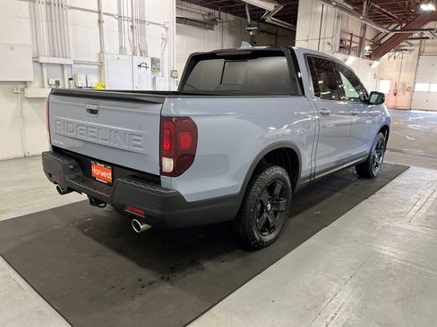 Certified 2025 Honda Ridgeline Black Edition image 8