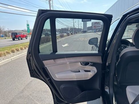 Used 2025 Volvo XC90 B5 Plus image 16