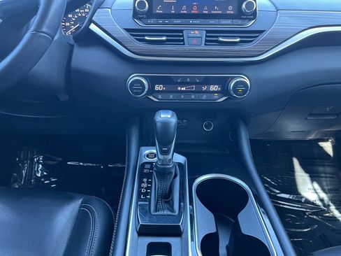 Used 2020 Nissan Altima 2.5 Platinum image 3