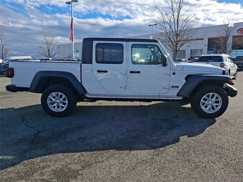 Used 2023 Jeep Gladiator Sport image 9