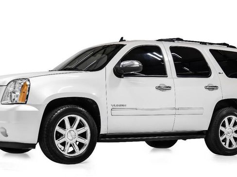 Used 2010 GMC Yukon SLT image 2