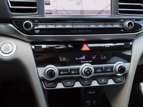 Used 2020 Hyundai Elantra Limited w/ Ultimate Package 03 FWD image 17