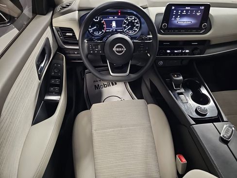 Used 2023 Nissan Rogue SV image 28