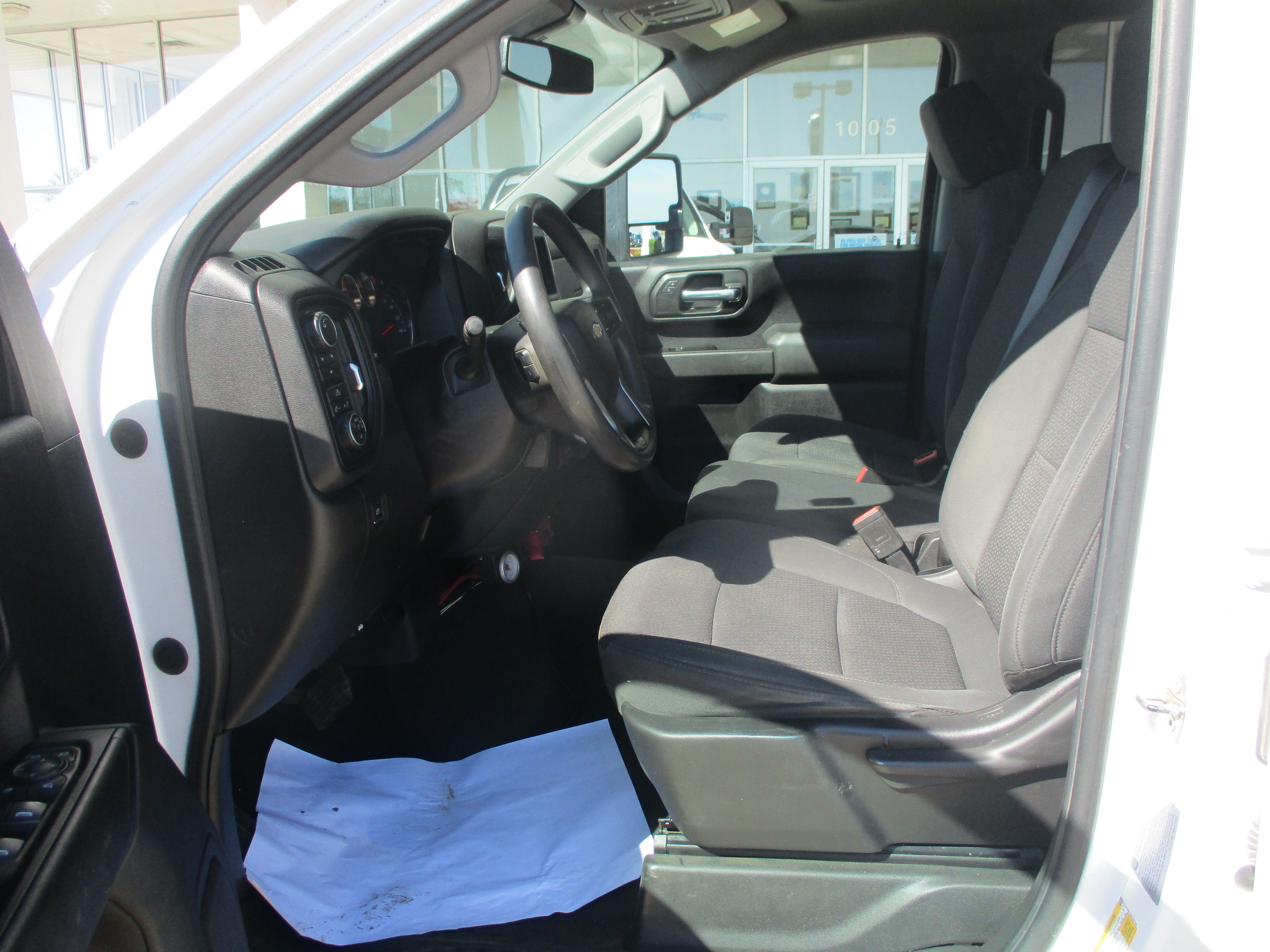 Used 2022 Chevrolet Silverado 2500 Custom w/ Custom Value Package AWD/4WD image 4