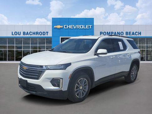 Used 2023 Chevrolet Traverse LT image 3