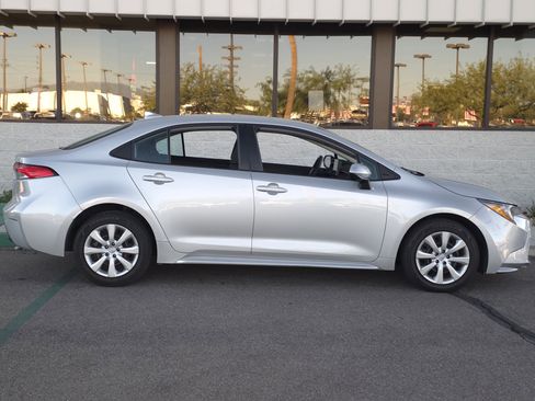 Used 2023 Toyota Corolla LE image 6