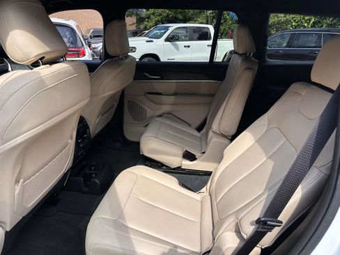 Used 2023 Jeep Grand Cherokee L Limited AWD/4WD image 13